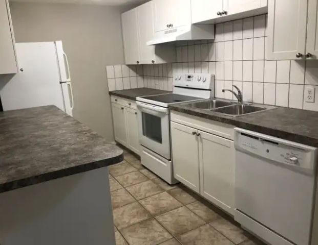 $500 Grocery Gift - Bright Suite – Near Transit, Walking/Biking Trails... | Calgary - Photo 1