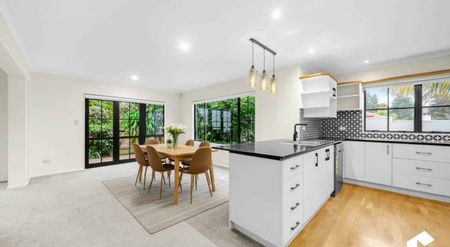 A stunner in West Harbour - Photo 4