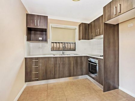 60B Chifley Street, Smithfield NSW 2164 - House For Rent | Domain - Photo 4