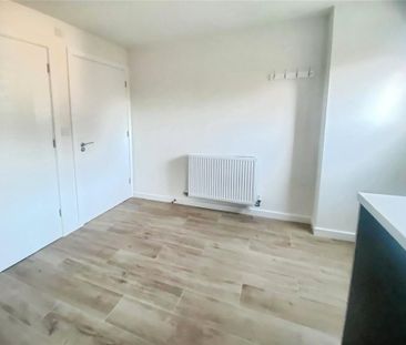 2 bedroom semi-detached house to rent - Photo 4