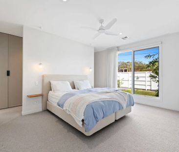 LUXURIOUS FAMILY LIVING IN THE HEART OF PARKDALE! - Photo 3