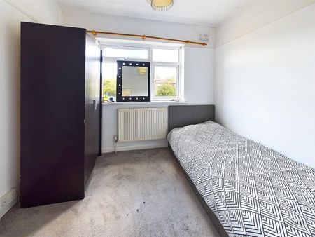 Cheltenham Avenue, Twickenham, Middlesex, TW1 - Photo 2