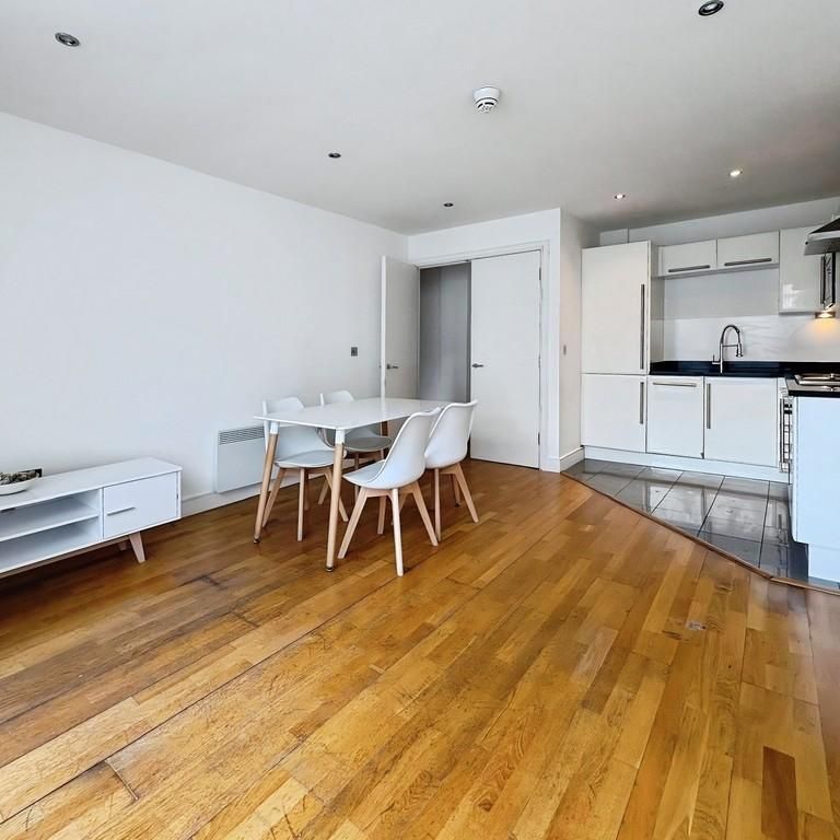 2 bedroom penthouse to rent - Photo 1