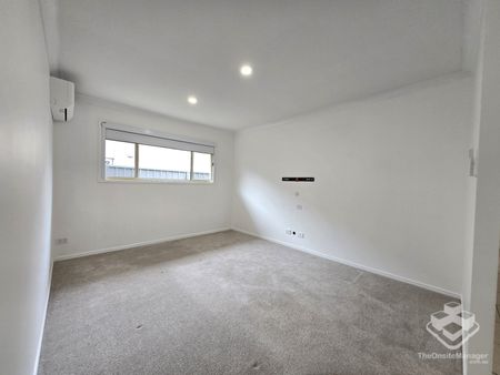 Spacious Family Home - Photo 4