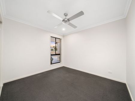 MODERN HOME WITH MULTIPLE LIVING AREAS + SOLAR - Photo 4