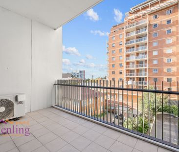 Ultra Modern One Bedroom - Photo 6