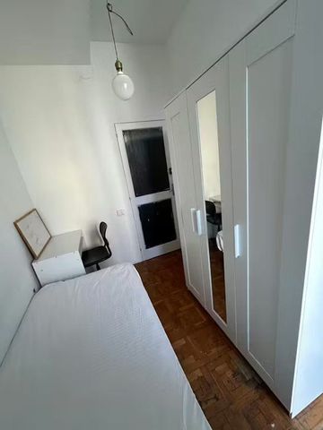 Carrer de Benet Mateu, Barcelona, Catalonia 08034 - Photo 4