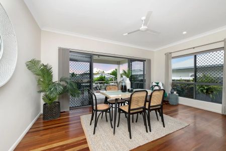 15 Featherwood Street, Mount Low. - Photo 3