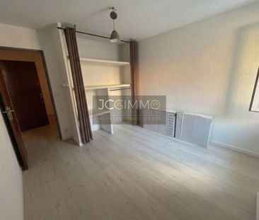 Location Appartement 2 pièces 31m² SOLLIES VILLE 83210 - Photo 5