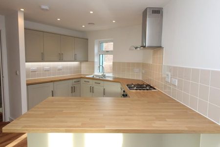 2 bedroom ground floor flat to rent - Photo 3