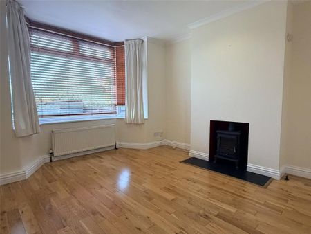3 bedroom semi-detached house to rent - Photo 2