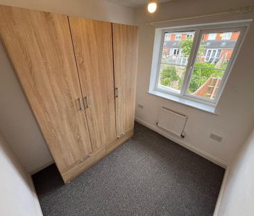 3 bedroom semi-detached house to rent - Photo 3