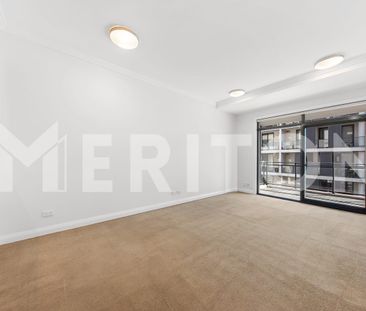 MODERN AND OVERSIZE ONE-BEDROOM APARTMENT - Photo 2