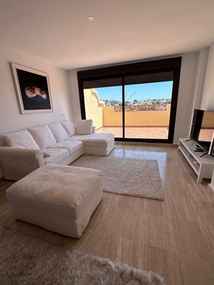 Atico en alquiler en Doña Lucia, Estepona - Photo 1