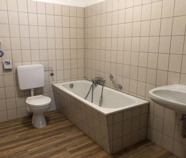 REGISTRIERUNG BEI STADT GIESSEN NÖTIG! Nur für Gießener Seniorinnen & Senioren! Schöne, helle 2 Zimmer-Wohnung mit Badewanne u. Balkon, Curtmannstr. 40, Gießen - Foto 2