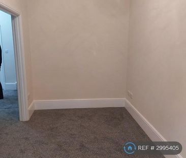 4 bedroom semi-detached house to rent - Photo 5