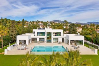 Luxury Villa for rent in Estepona, Spain