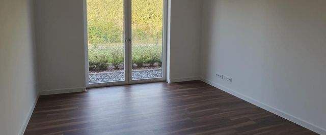 Ihr neuer Wohntraum im attraktiven Neubau, große Terrasse, ruhige Lage mit viel Grün! - Photo 1