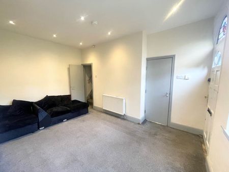 Martin Terrace, Burley, Leeds - Photo 4