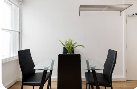 Studio Flat, Old Compton Street, W1D - Photo 5