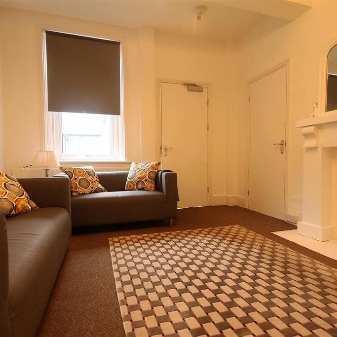 5 bedroom flat to rent - Photo 1