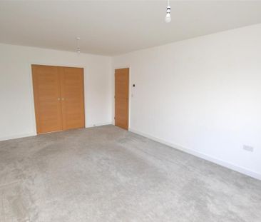 4 bedroom detached house to rent - Photo 3