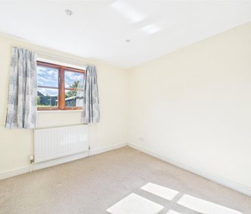 1 bedroom semi-detached house to rent - Photo 4