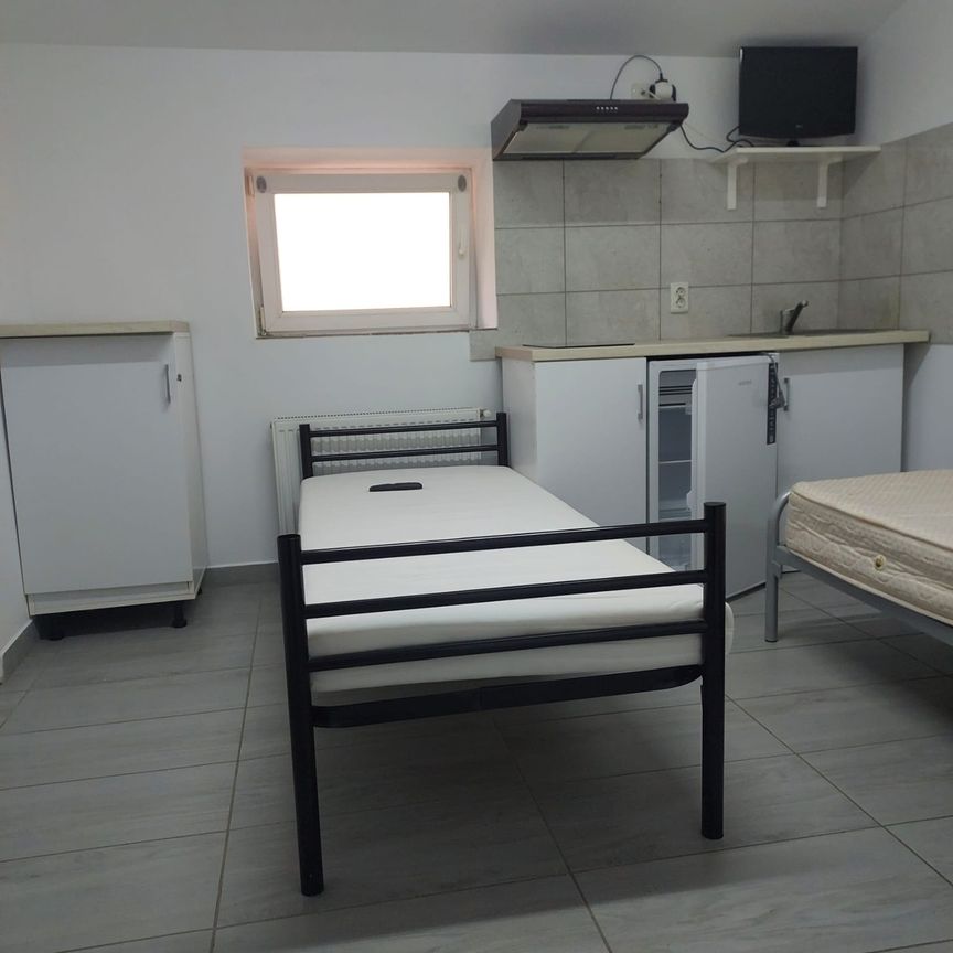 Proprietar inchiriez garsoniere pentru 1-3 muncitori - Fotografie 1