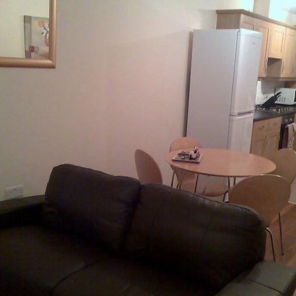 4 Bed Terraced House, Hitchen St, M13 - Photo 1