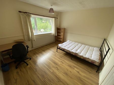 Prior Deram Walk, Coventry, Cv4 8fs, Canley - Photo 2