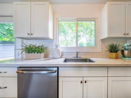 For Lease - 851 Lake Drive, Georgina, Ontario - Photo 3