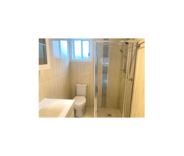 Spacious 4-Bedroom Home with Large Yard & Ample Parking - Photo 3