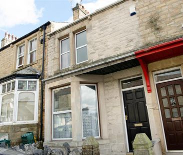 3 bedroom private hall to rent - Photo 2