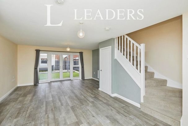 3 bedroom semi-detached house to rent - Photo 1