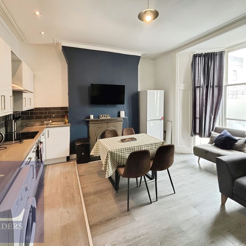 5 bedroom house to rent Western Road, Hove, BN3 - Photo 1