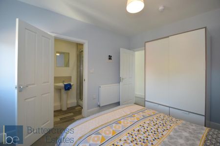 1 bedroom in a house share to rent - Photo 3