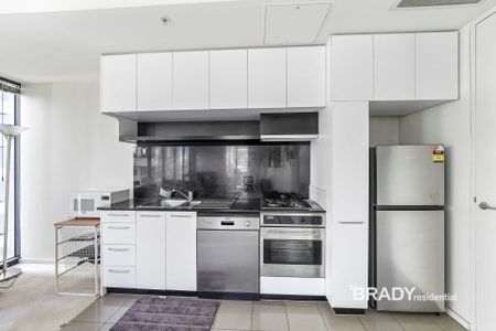 2103/22-40 Wills Street, Melbourne - Photo 2