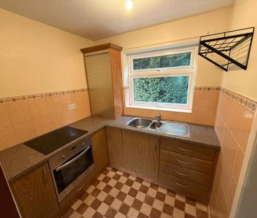 2 bedroom end of terrace house to rent - Photo 5