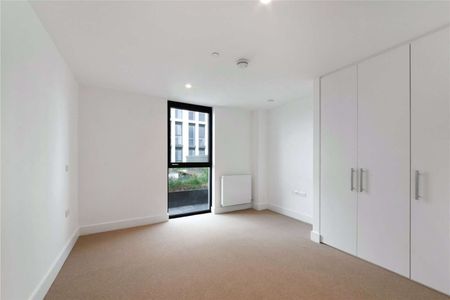 A superb 3 bedroom apartment situated in the new Corn House Development. - Photo 3