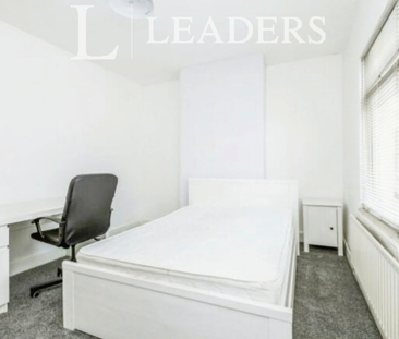 4 bedroom house to rent Mellard Street, Newcastle, ST5 - Photo 4