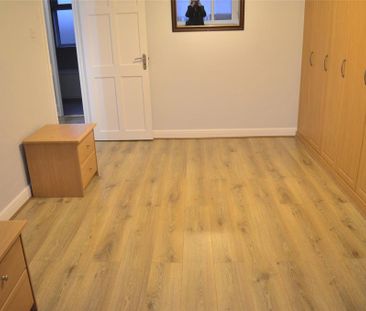 4 bedroom semi-detached house to rent - Photo 2