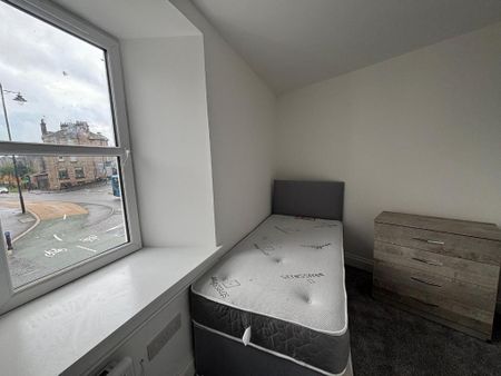 3 bedroom flat to rent - Photo 4