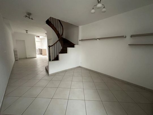 Location Maison 7 pièces 146 m2 à Saint-Quentin - Photo 1