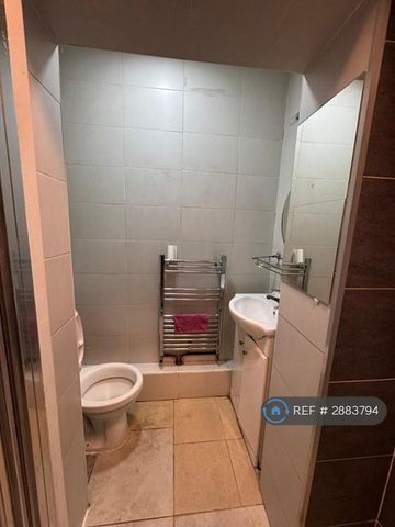 3 bedroom flat to rent - Photo 3