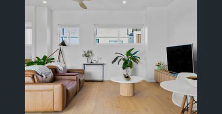 Contemporary Luxury Villa – Coastal Lifestyle - Photo 2