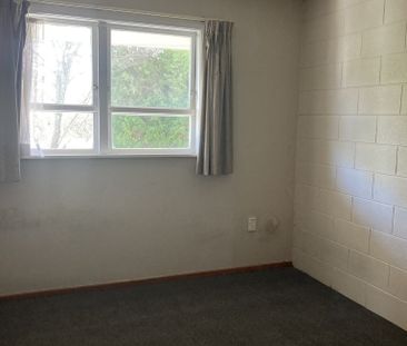 This tidy upstairs one-bedroom flat is located in the popular and c... - Photo 4