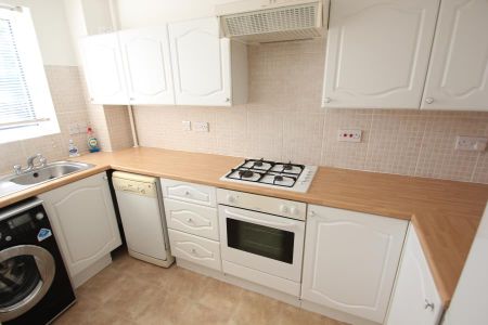 Oriental Road, Woking - 1 bedroomProperty for lettings - Seymours - Photo 3