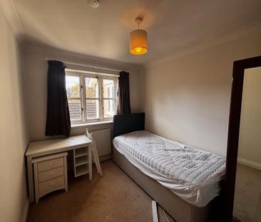 4 bedroom semi-detached house to rent - Photo 5