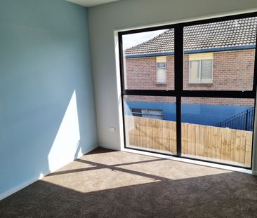 New Townhouse 3bdrm/2bthrm/garage - Photo 5