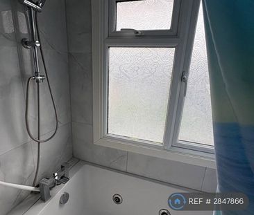 3 bedroom terraced house to rent - Photo 6